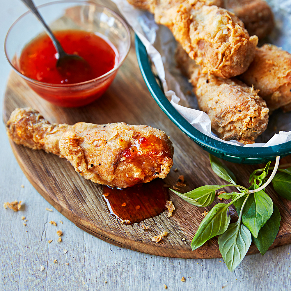 Friterad kyckling med sweet chilisås och sesam