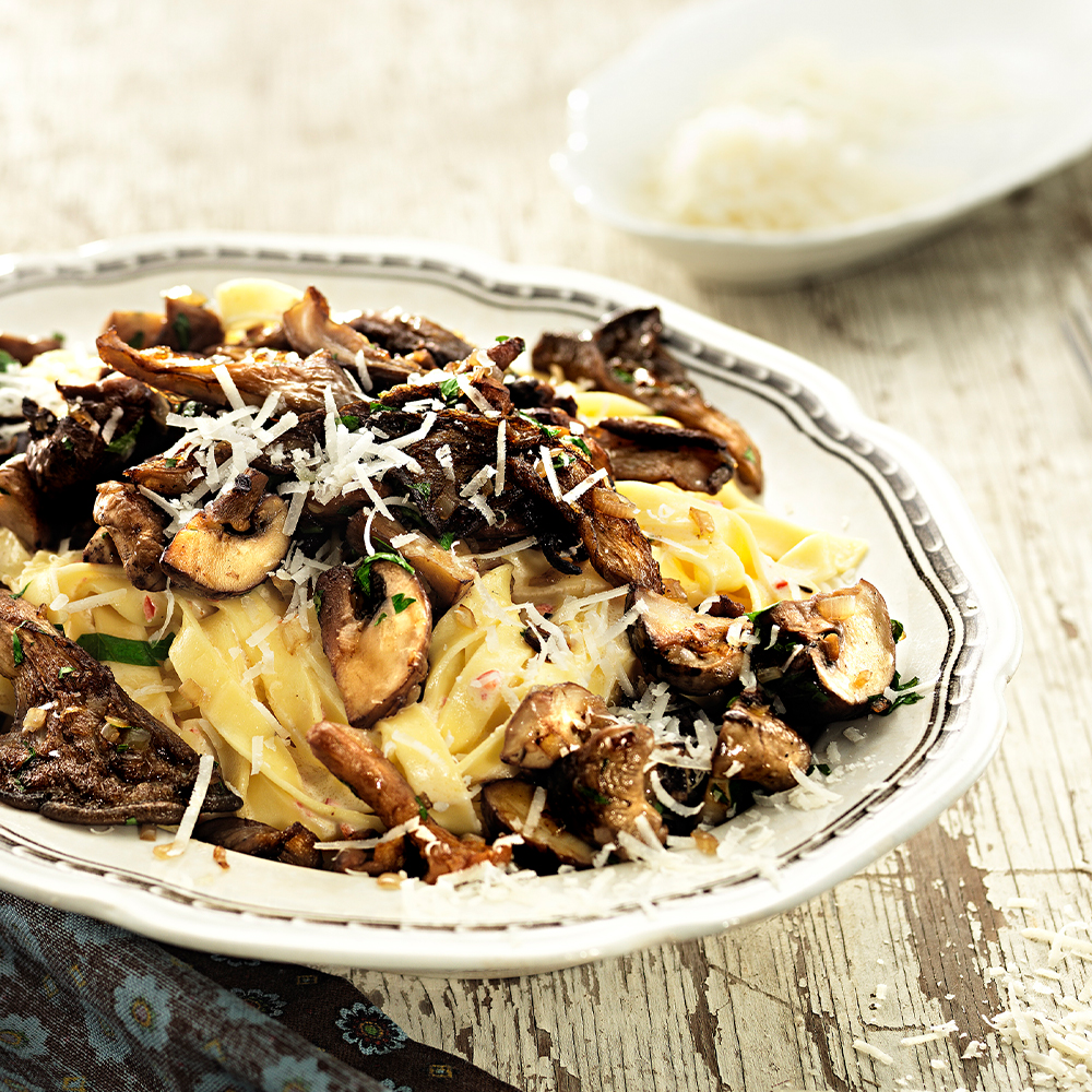 Grillad kyckling med krämig tagliatelle & stekta höstsvampar