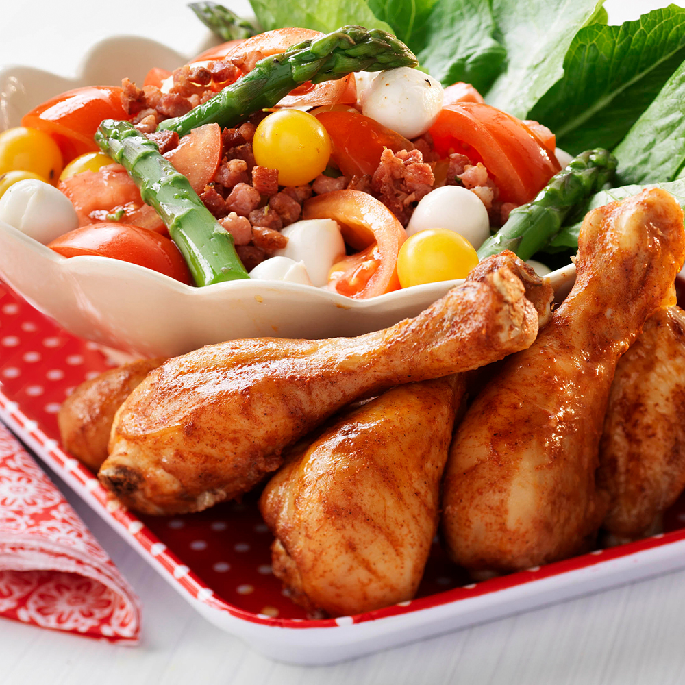 Kryddmarinerade-kycklingben-med-en-lyxig-tomatsallad