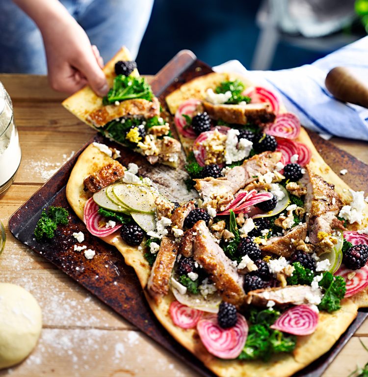 Pizza Bianco med kyckling, päron och grönkål