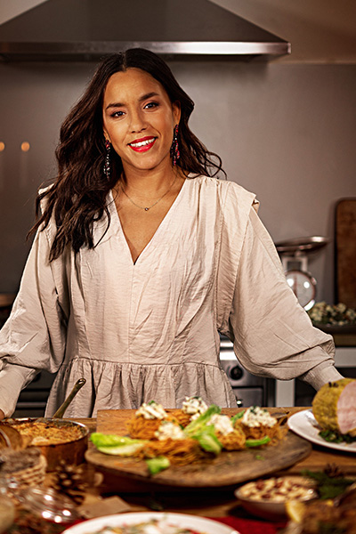 Markiz Tainton bakom ett julbord