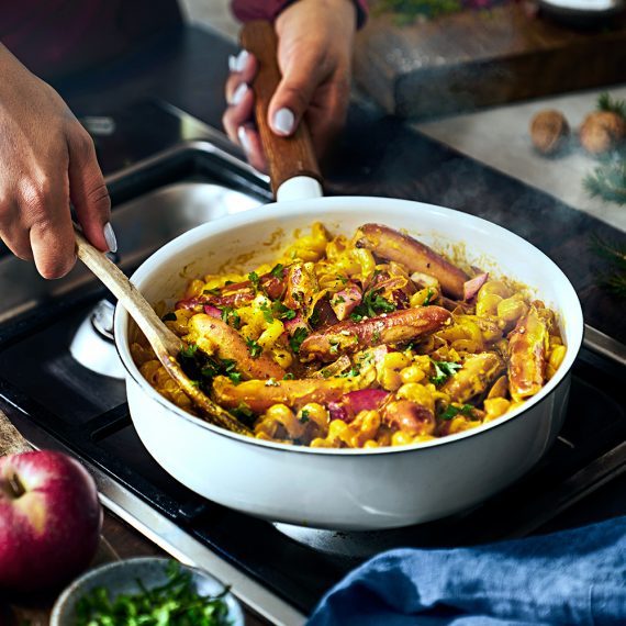 Krämig saffranspasta med kycklingprinskorv